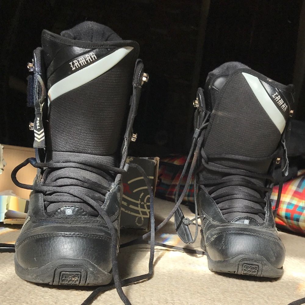 Snowboard boots